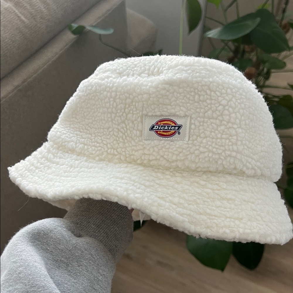 NEW Dickies Cream Sherpa Bucket Hat